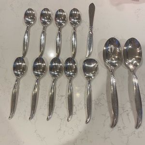 Vnt. 1847 Roger’s Bros. I S. Flair Pattern 12 Piece Silver Plate Flatware,
